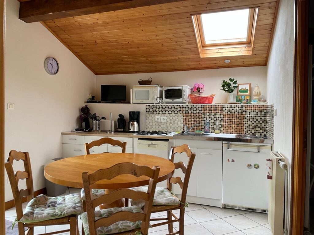 cuisine-equipee-gite-jura-vertamboz