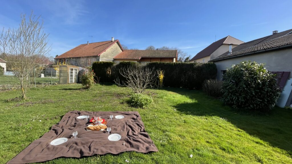 exterieur-nature-gite-jura-calme