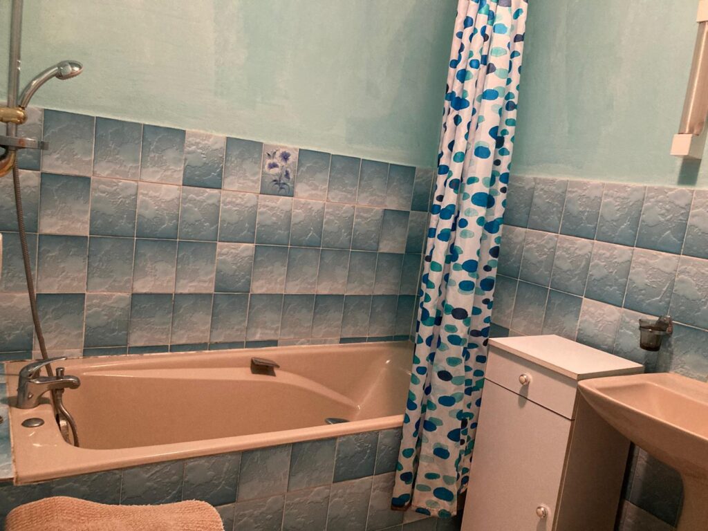 salle-de-bain-gite-jura-avec-baignoire